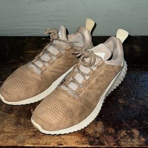 Adidas tan suede shoe size 10